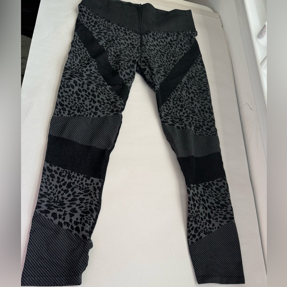 Good American Crushing It jacquard Leopard Legging size 4/5 XL A00069